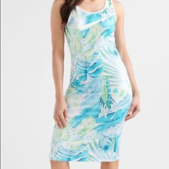 NIKE Hyper Femme Tight Fit Dress Size Medium - Picture 1 of 4